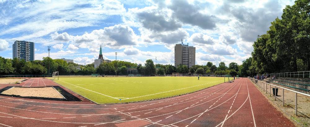 Lobecksportplatz: SG Blau-Weiß Friedrichshain – Neuköllner Sportfreunde 1907 Gropiusstadt
