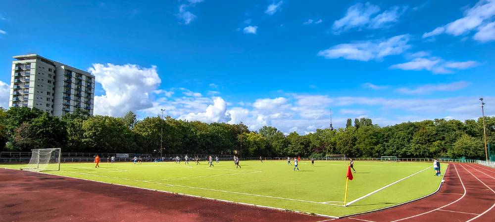 Lobecksportplatz: SG Blau-Weiß Friedrichshain II – VfB Fortuna Biesdorf II
