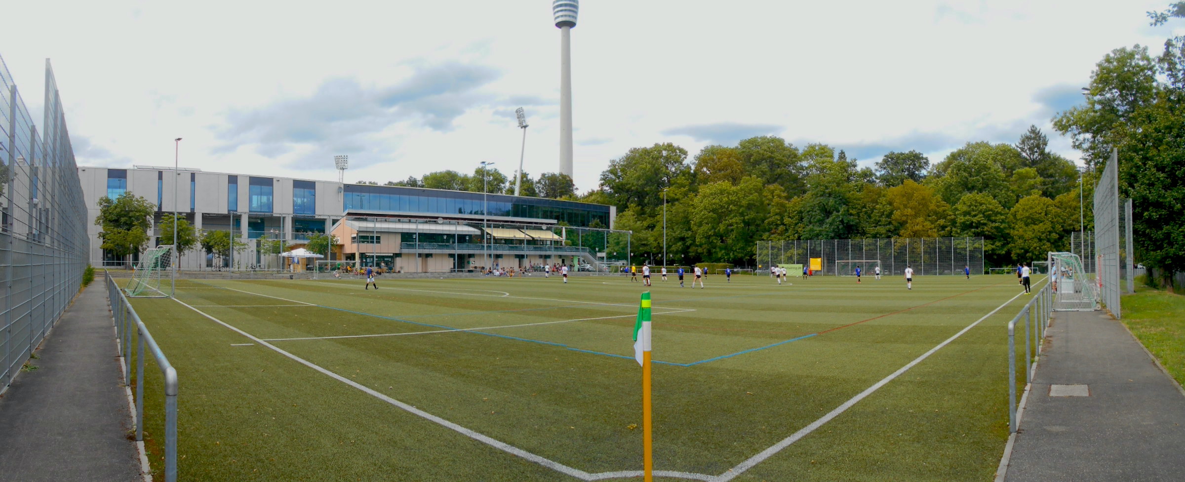 Eintracht-Sportplatz: FC Latinos Stuttgart – Nordhangexpress Kornwestheim