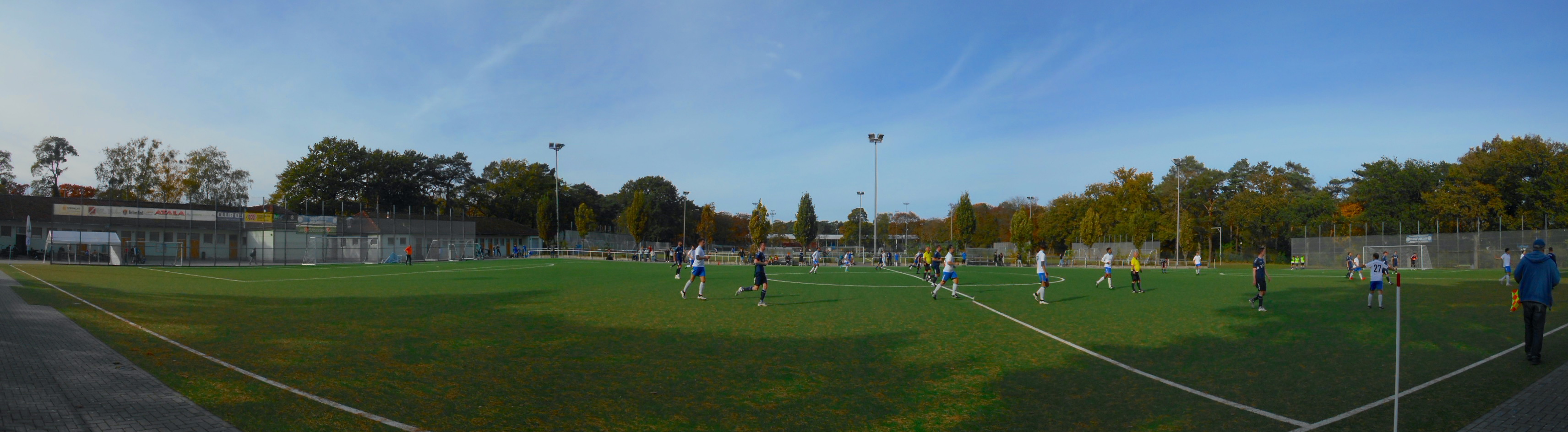 Ernst-Reuter-Sportfeld: FC Hertha 03 Zehlendorf II – SG Blau-Weiß Friedrichshain