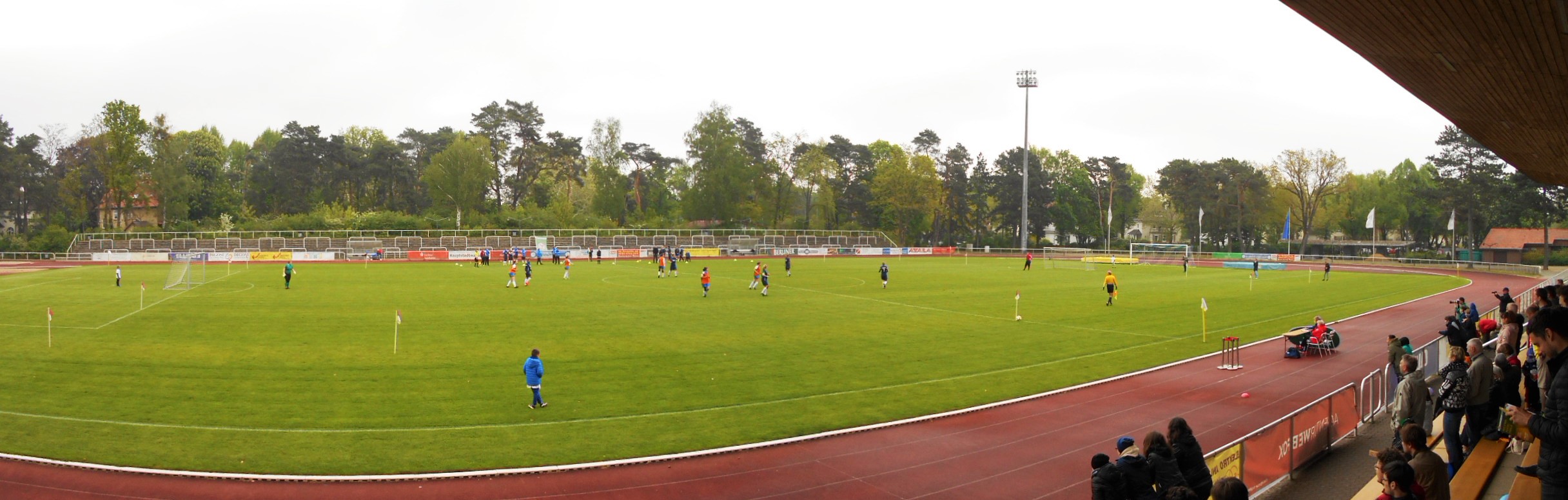 Ernst-Reuter-Sportfeld: SG Blau-Weiß Friedrichshain – 1. FC Berlin