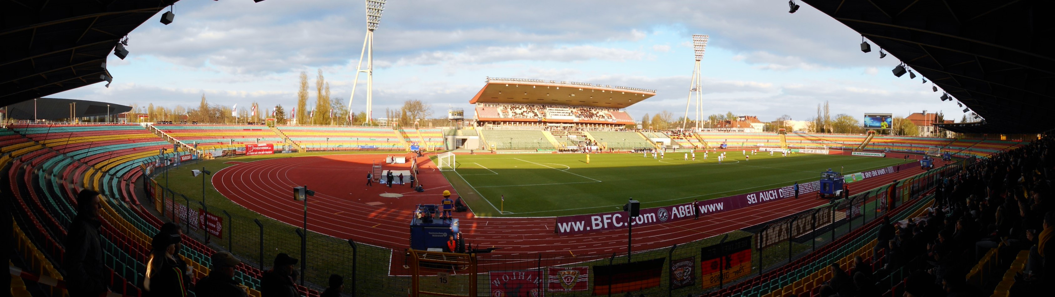 F.-L-Jahn-Sportpark: Berliner FC Dynamo – FC Viktoria 1889 Berlin Lichterfelde-Tempelhof