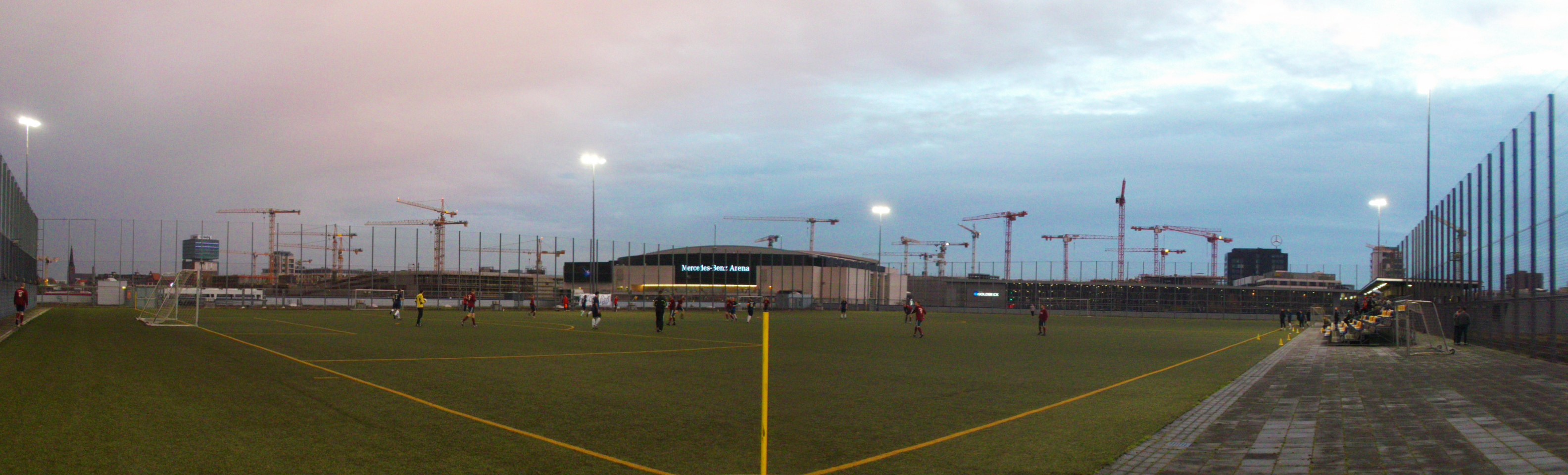 Fußballhimmel: SG Blau-Weiß Friedrichshain II – SG Prenzlauer Berg II
