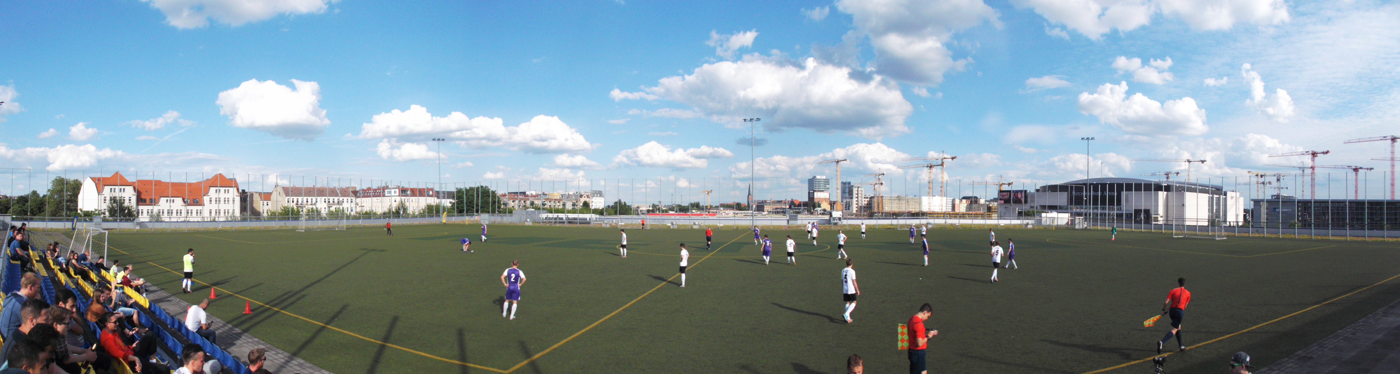 Fußballhimmel: SG Blau-Weiß Friedrichshain – SC Charlottenburg II
