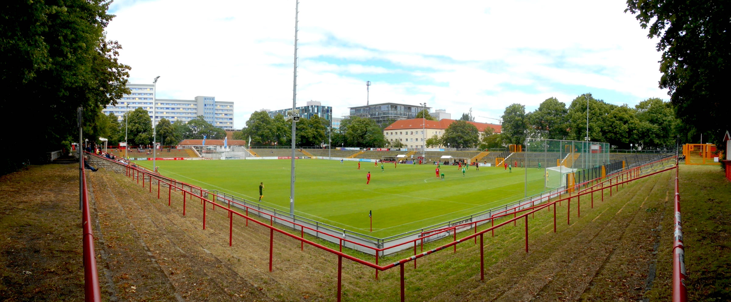 Hans-Zoschke-Stadion: SV Lichtenberg 47 – Füchse Berlin Reinickendorf
