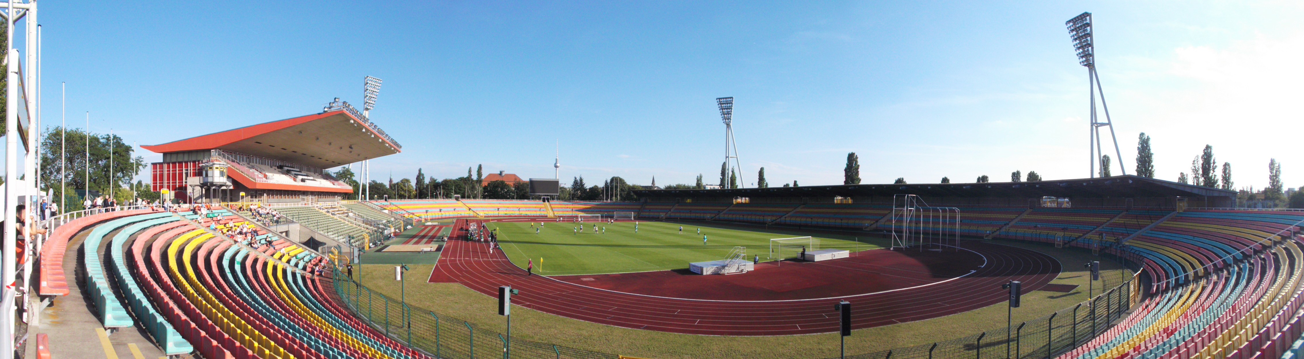 F.-L.-Jahn-Sportpark: FC Bundestag – FC Diabetologie