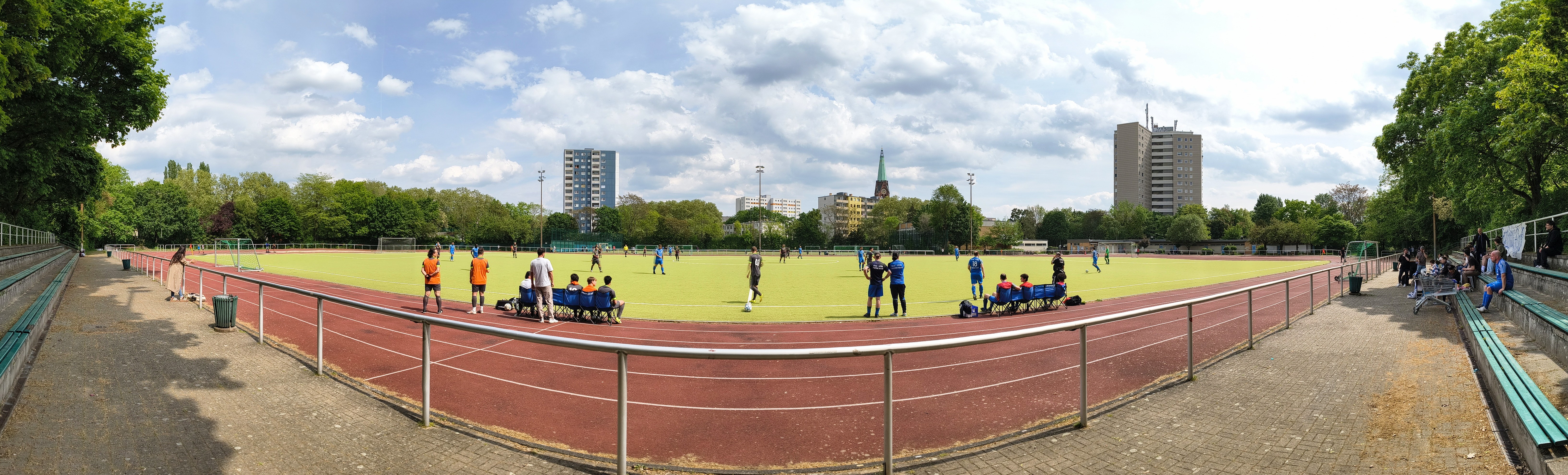 Lobecksportplatz: SG Blau-Weiß Friedrichshain – SG Grün-Weiß Baumschulenweg