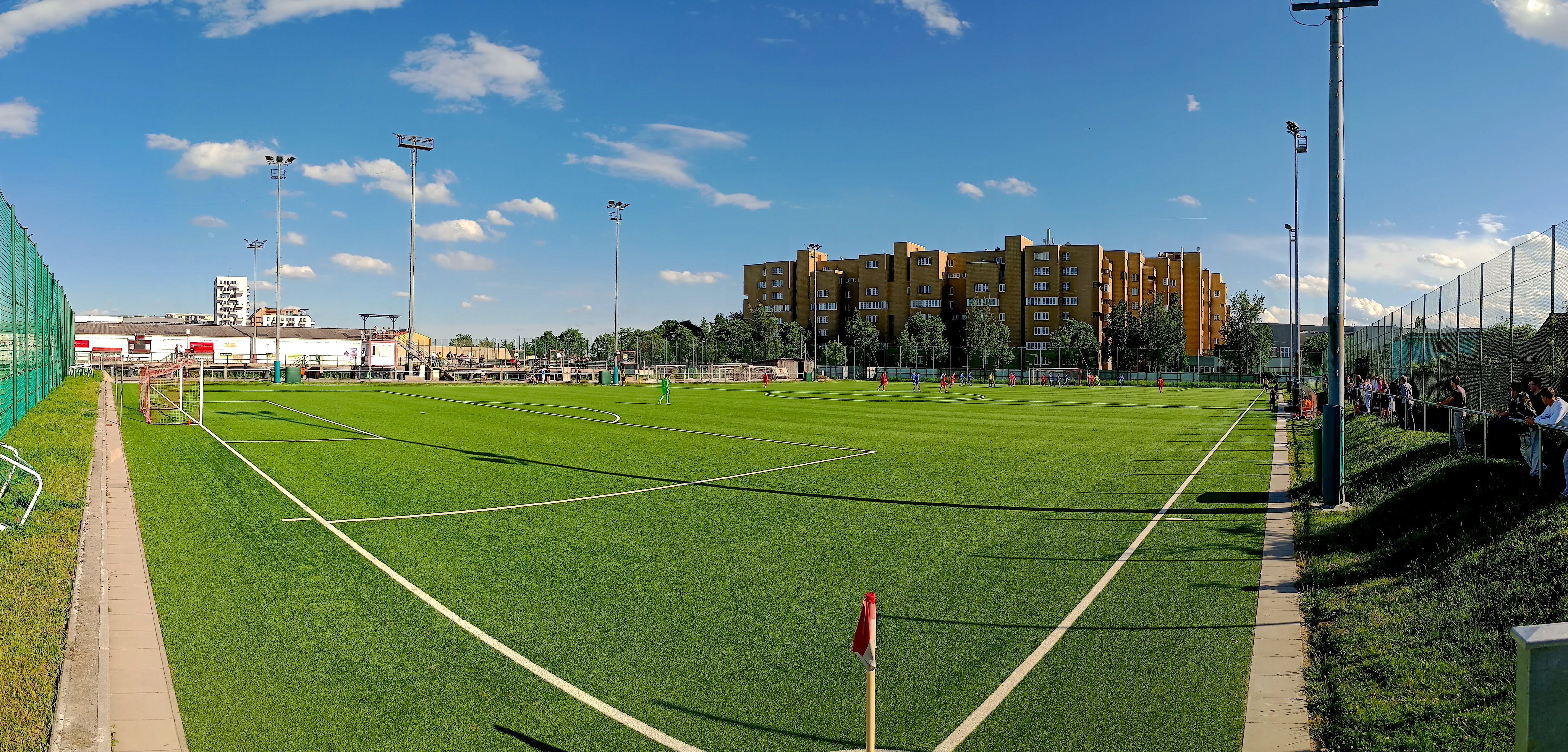 Rax-Platz: Team Wiener Linien Elektra 1b – Floridsdorfer AC Wien Amateure