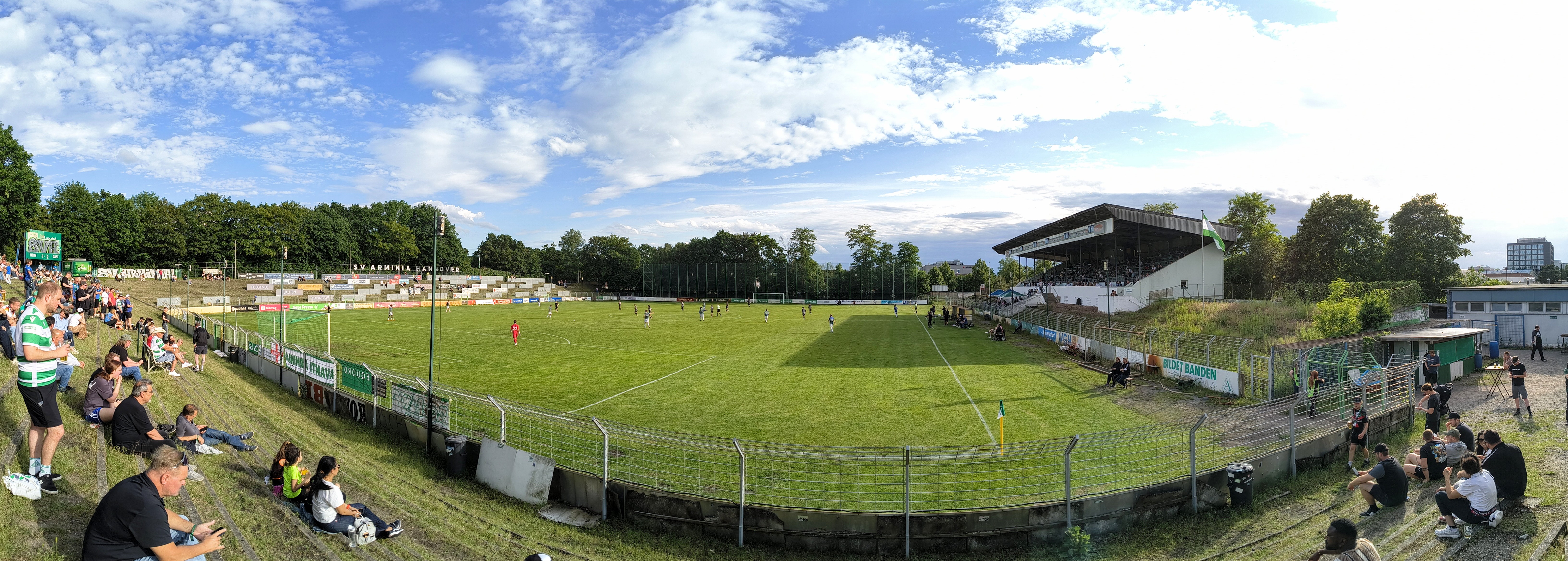 Rudolf-Kalweit-Stadion: SV Arminia Hannover – SV Newroz Hildesheim
