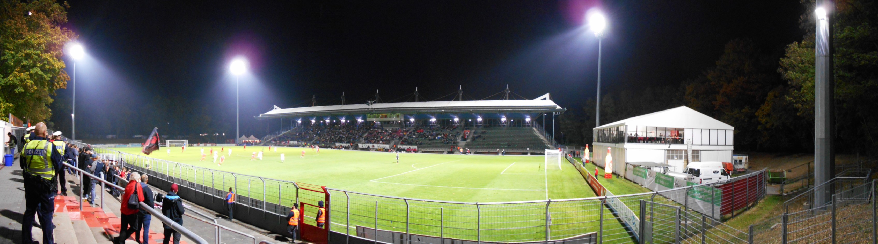 Sportpark Höhenberg: FC Viktoria Köln 1904 – SV Lippstadt 08
