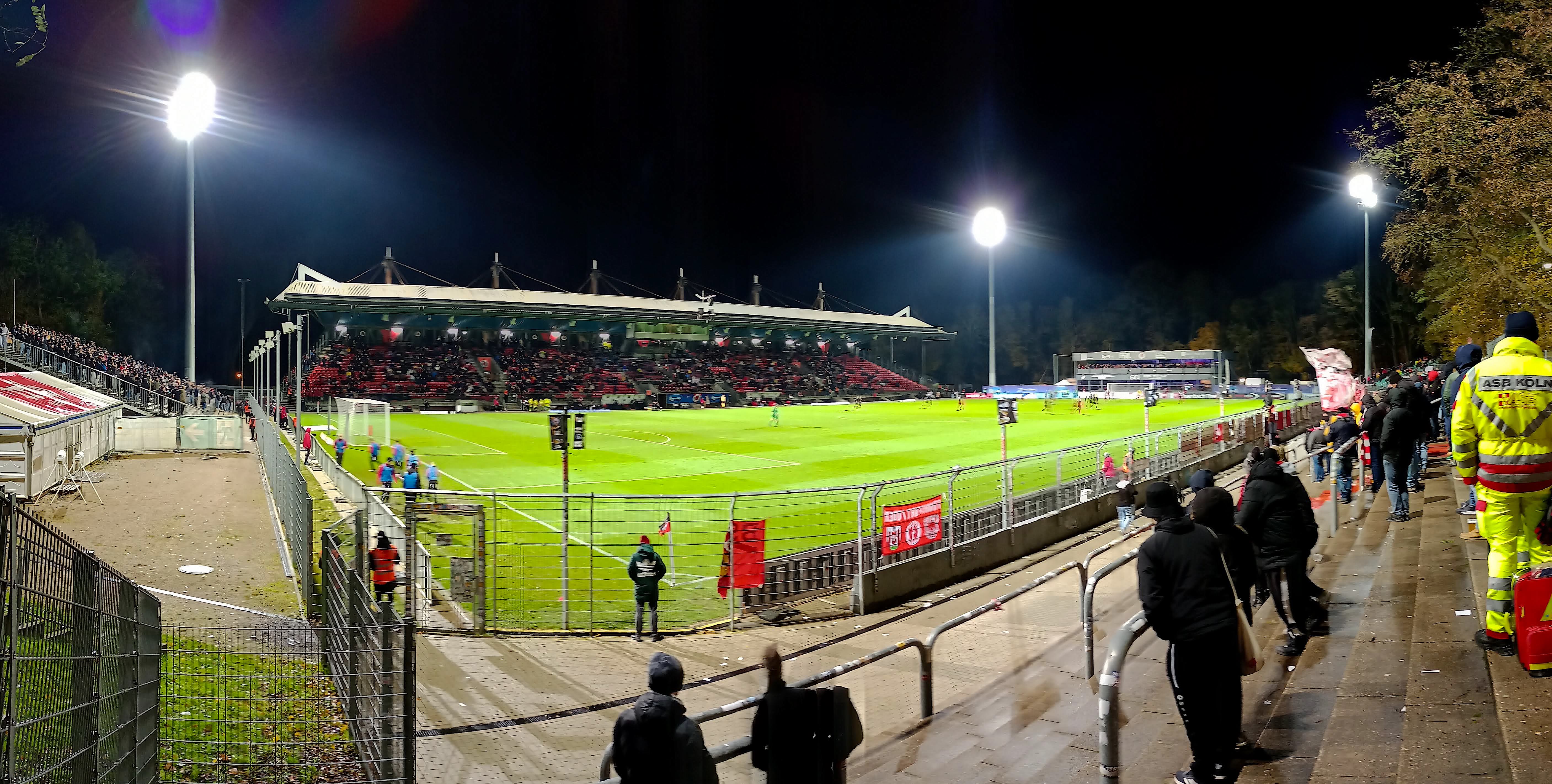 Sportpark Höhenberg: FC Viktoria Köln – FC Energie Cottbus