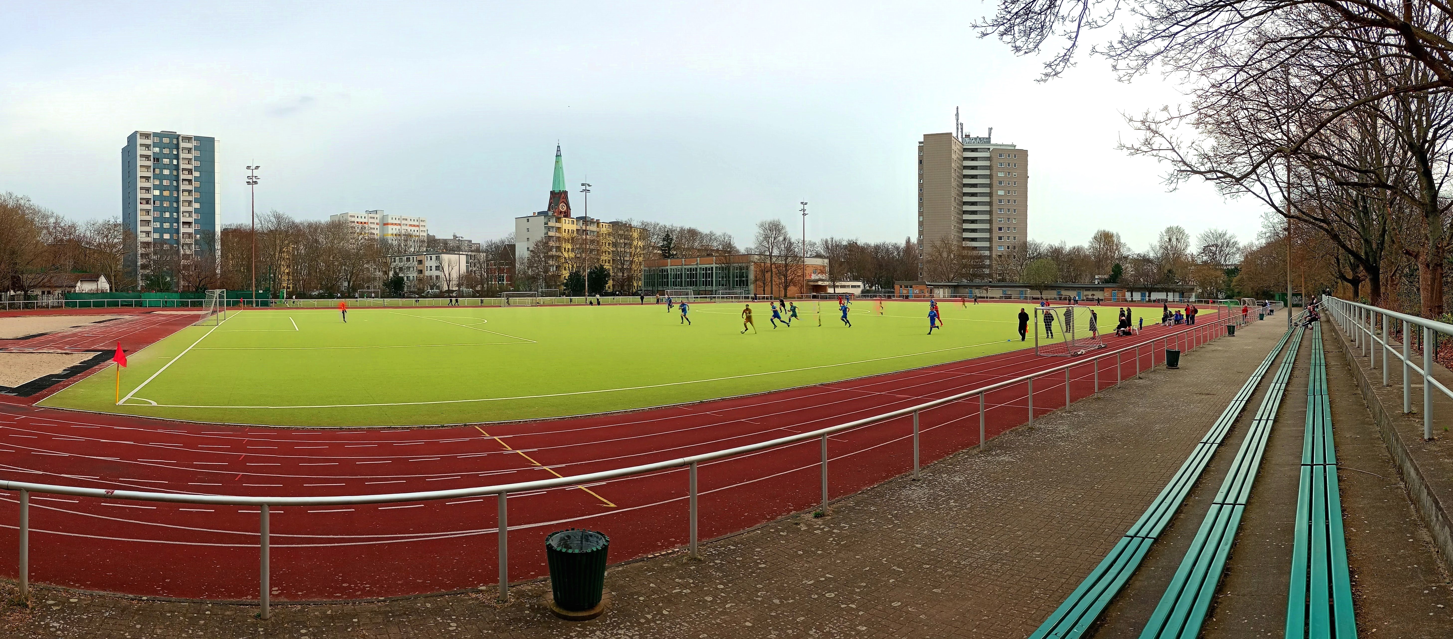 Sportplatz Lobeckstraße: SG Blau-Weiß Friedrichshain – Neuköllner FC Rot-Weiß