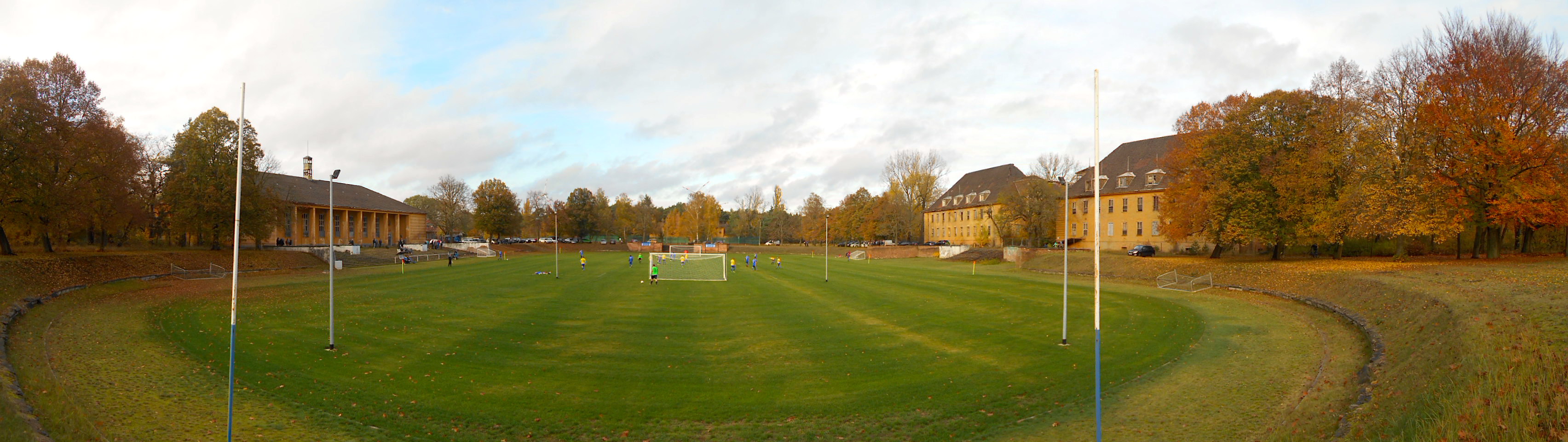 Sportstadion im Militärlager: SG Blau-Weiß Altes Lager – Heideseer SV Fortuna II
