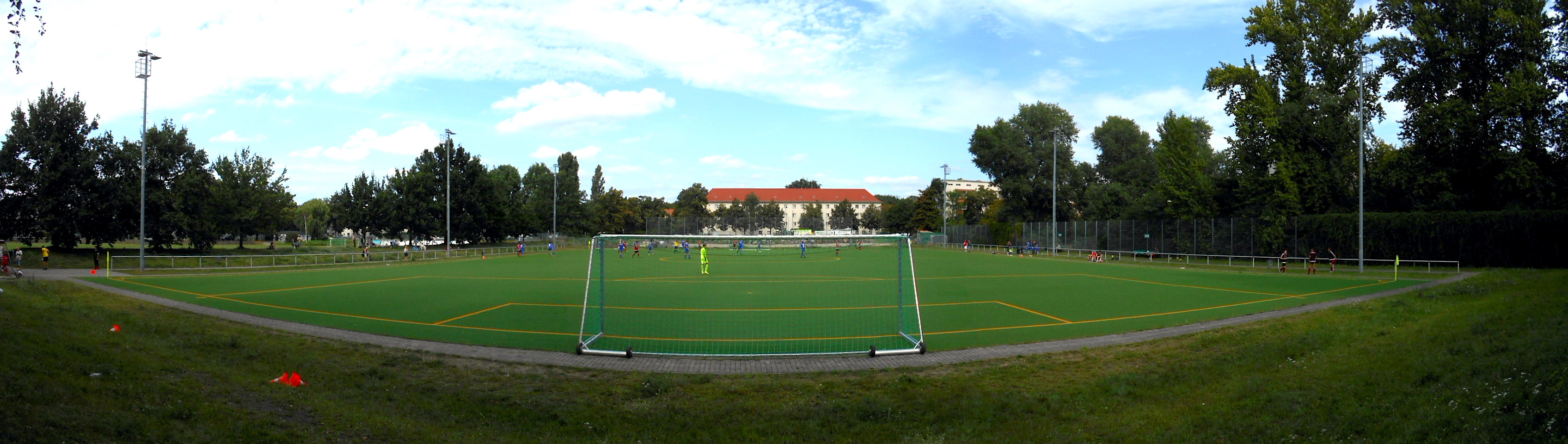 Willi-Sänger-Sportanlage: FC Treptow – SV Blau-Weiß Hohen Neuendorf II