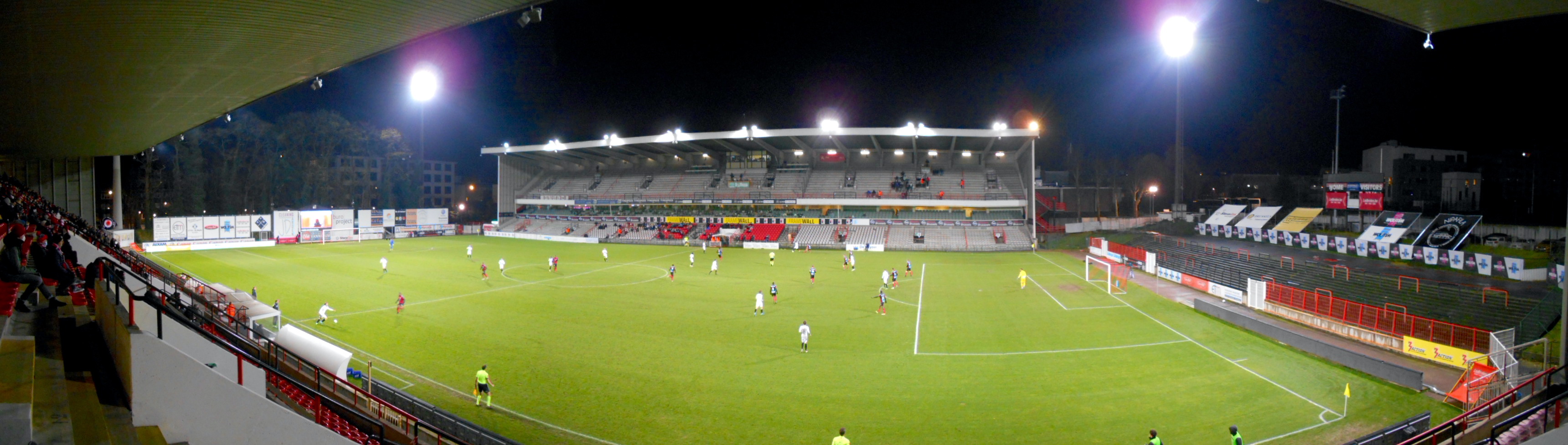 Stade Edmond Machtens: Racing White Daring de Molenbeek – Koninklijke Maatschappij Sportkring Deinze