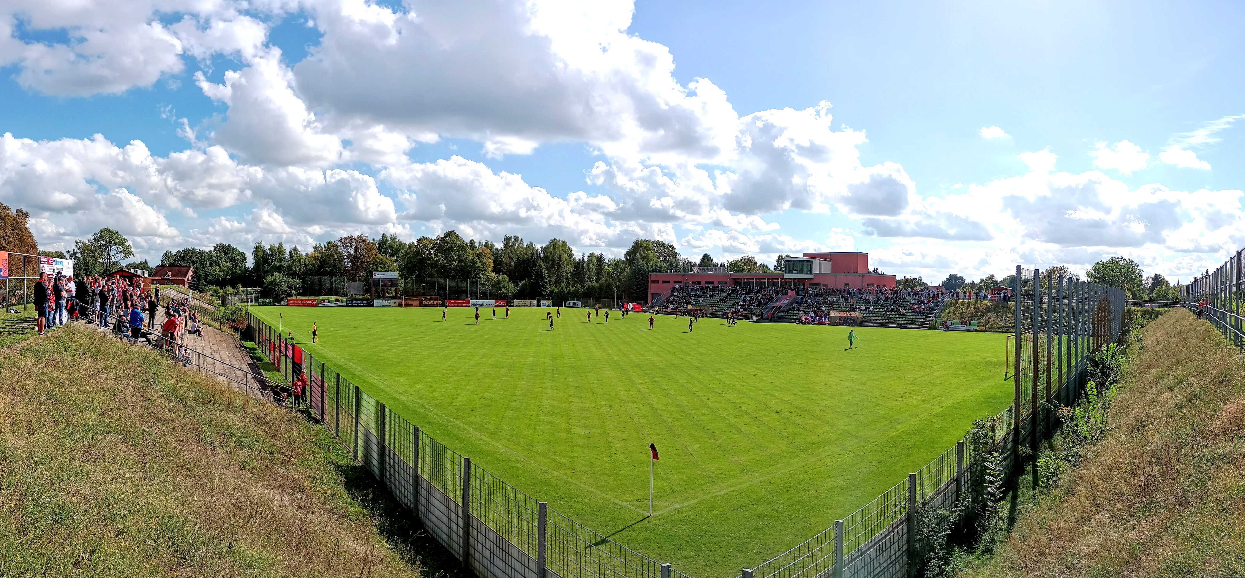 Stadion Am Hölzchen: 1. FC Lok Stendal – VfL Halle 96