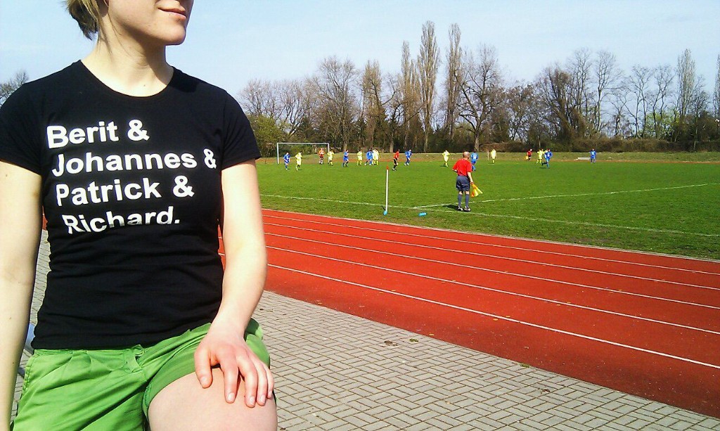 Reisegruppe Fußballsport am Spielfeldrand